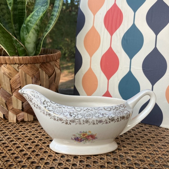 French Saxon China 22K Gold Lace Gravy Boat with Floral Bouquet - Picture 2 of 14